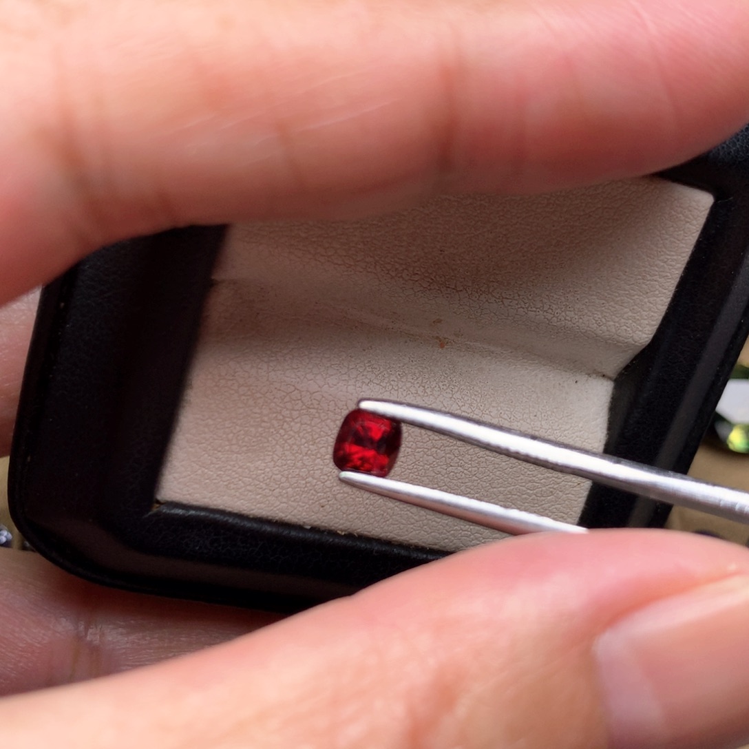 尖晶石裸石未镶嵌