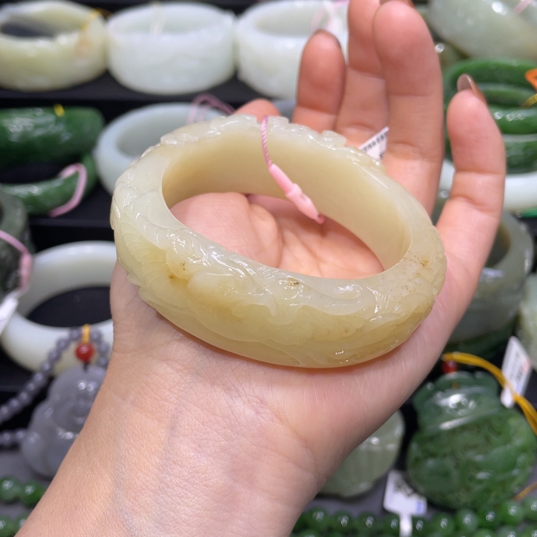 和田玉未镶嵌手镯55圈口 编号33桐****?