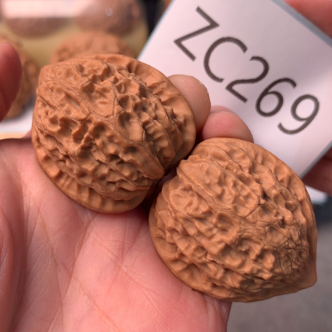 文玩核桃把件金牛35