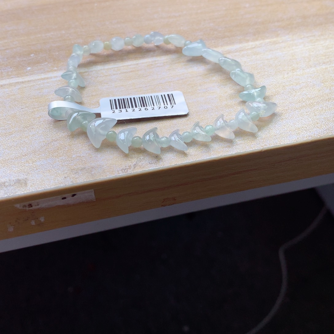 翡翠颈饰未镶嵌吊坠