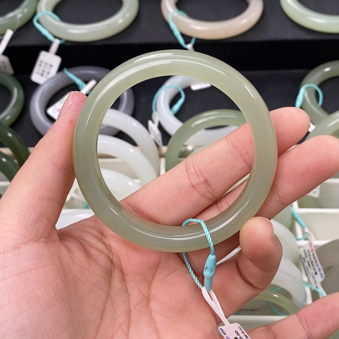 和田玉手镯未镶嵌53.54