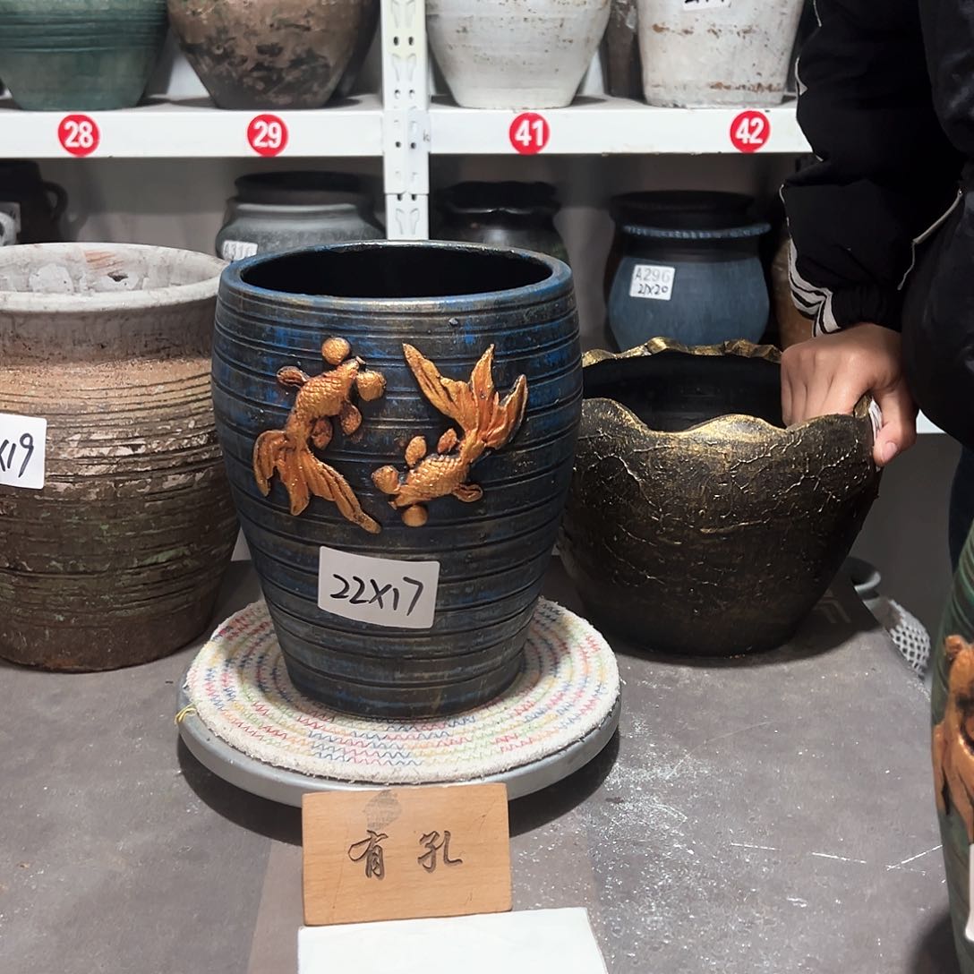 红陶浮雕鱼蓝色带孔
