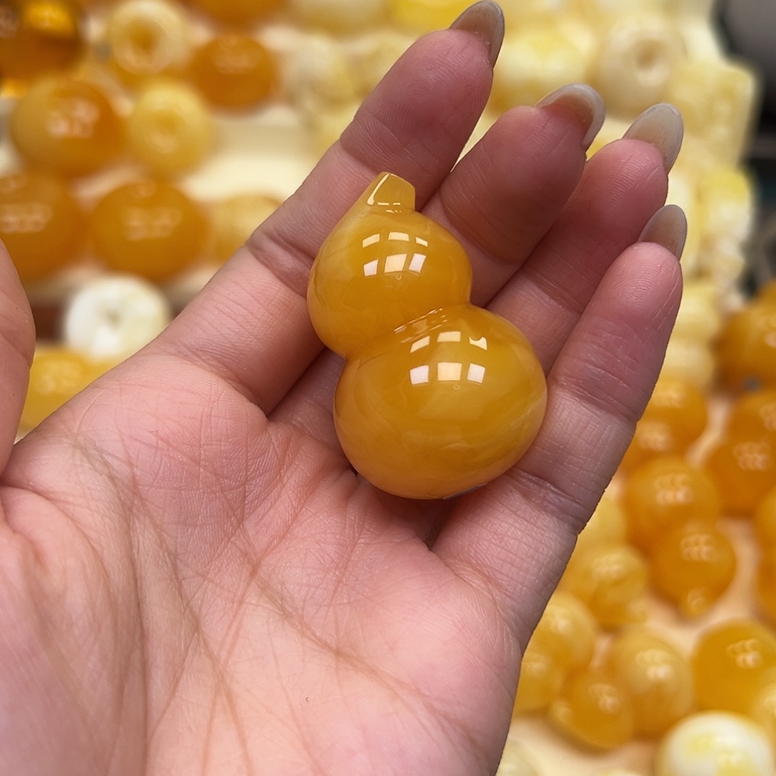 全****琥珀未镶嵌颈饰蜜蜡