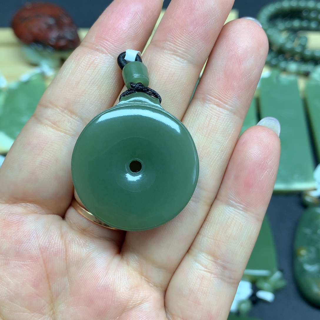 岫岩老玉（透闪石质玉）颈饰未镶嵌