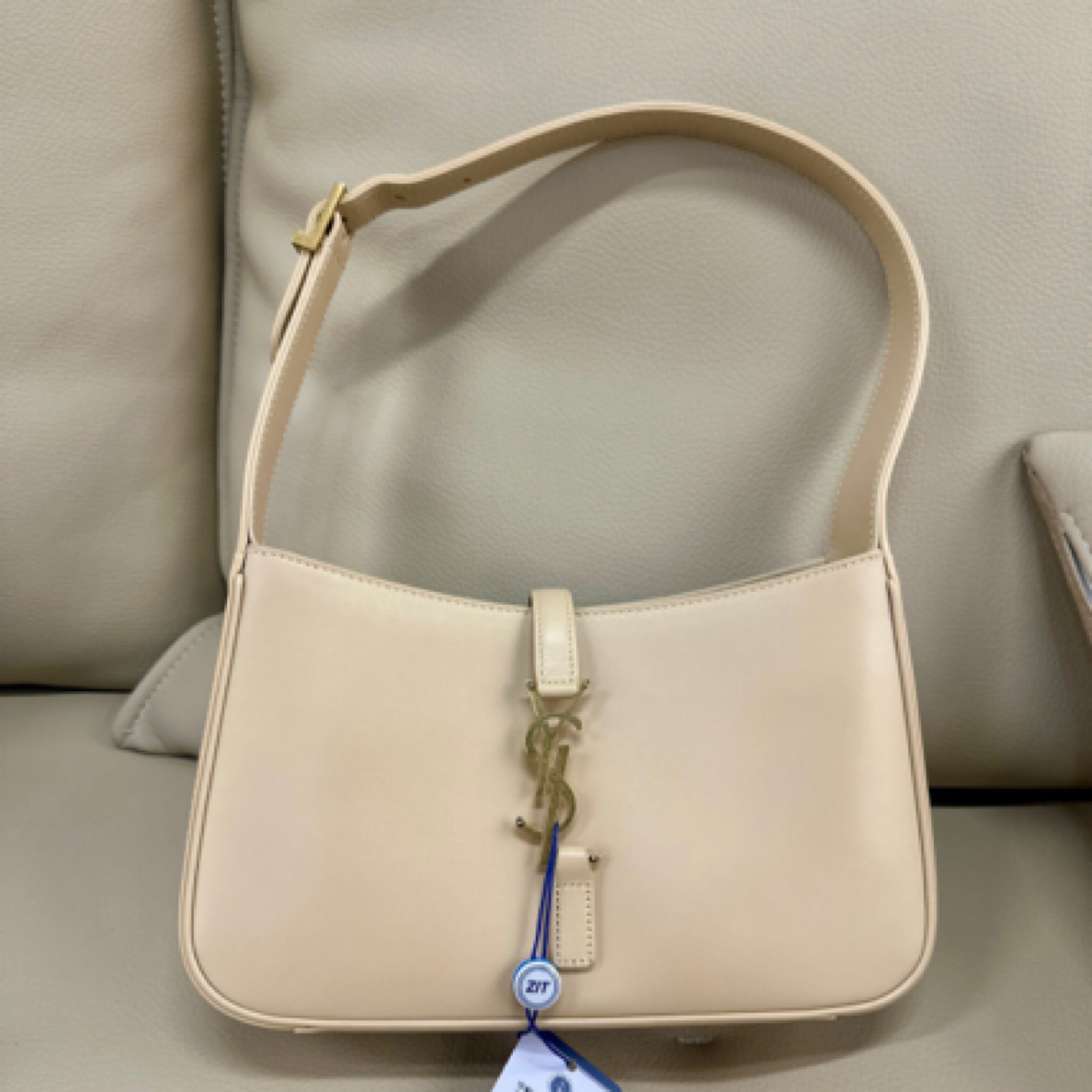 99新 YSL/圣罗兰 豆沙色金扣 hobo 时尚经典百搭气质腋下包