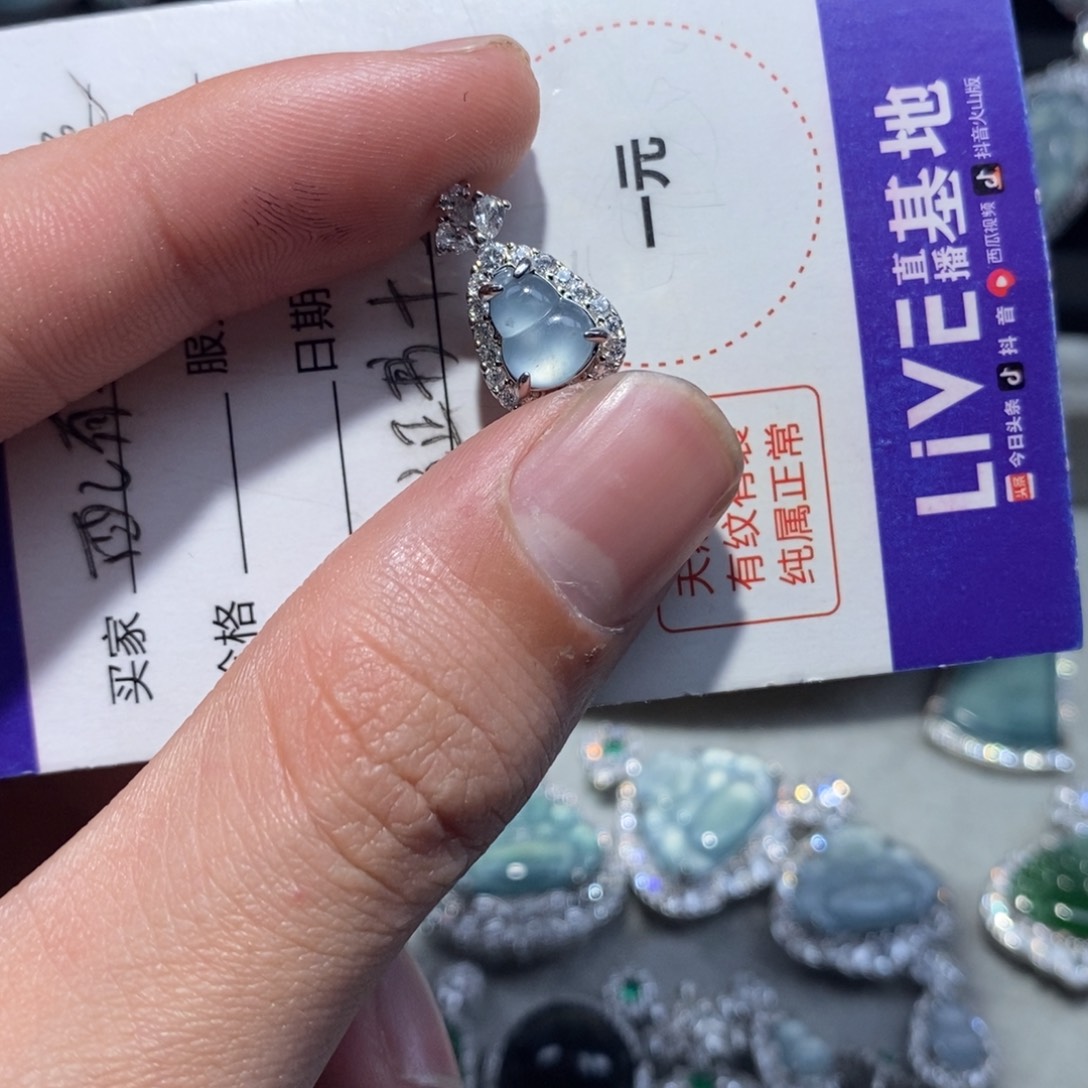 翡翠颈饰未镶嵌翡翠