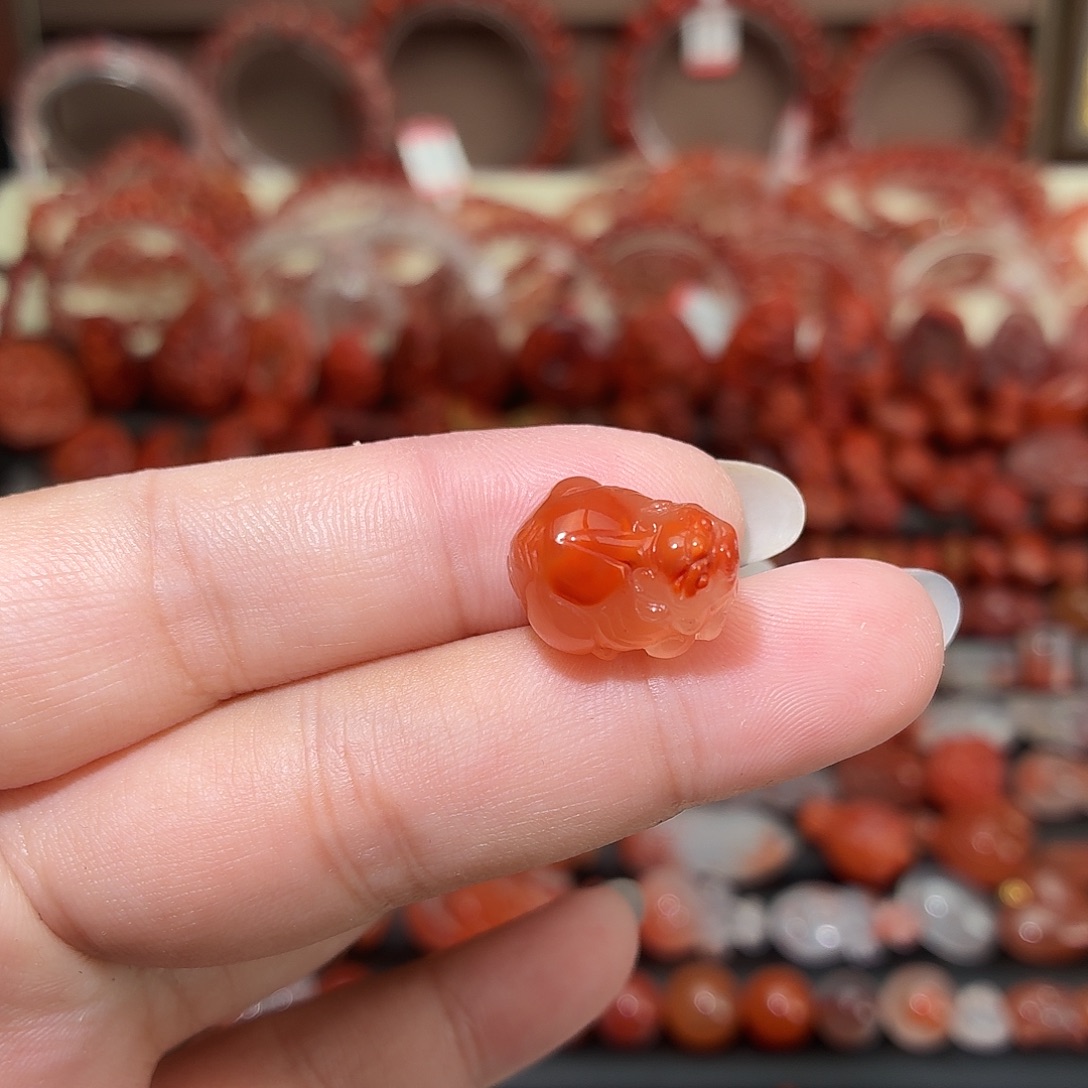 南红玛瑙未镶嵌颈饰通孔