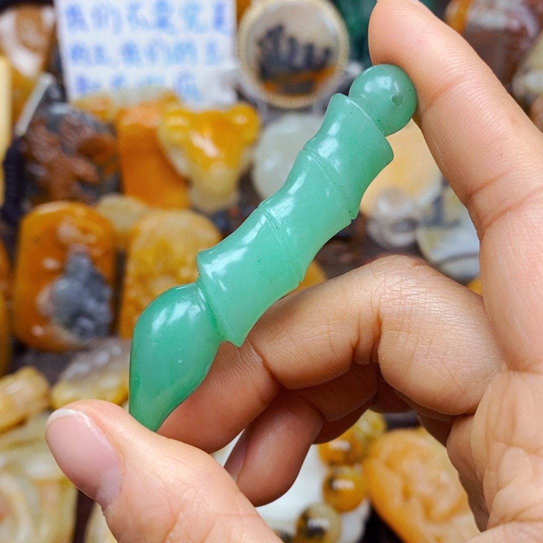 石英质玉未镶嵌颈饰