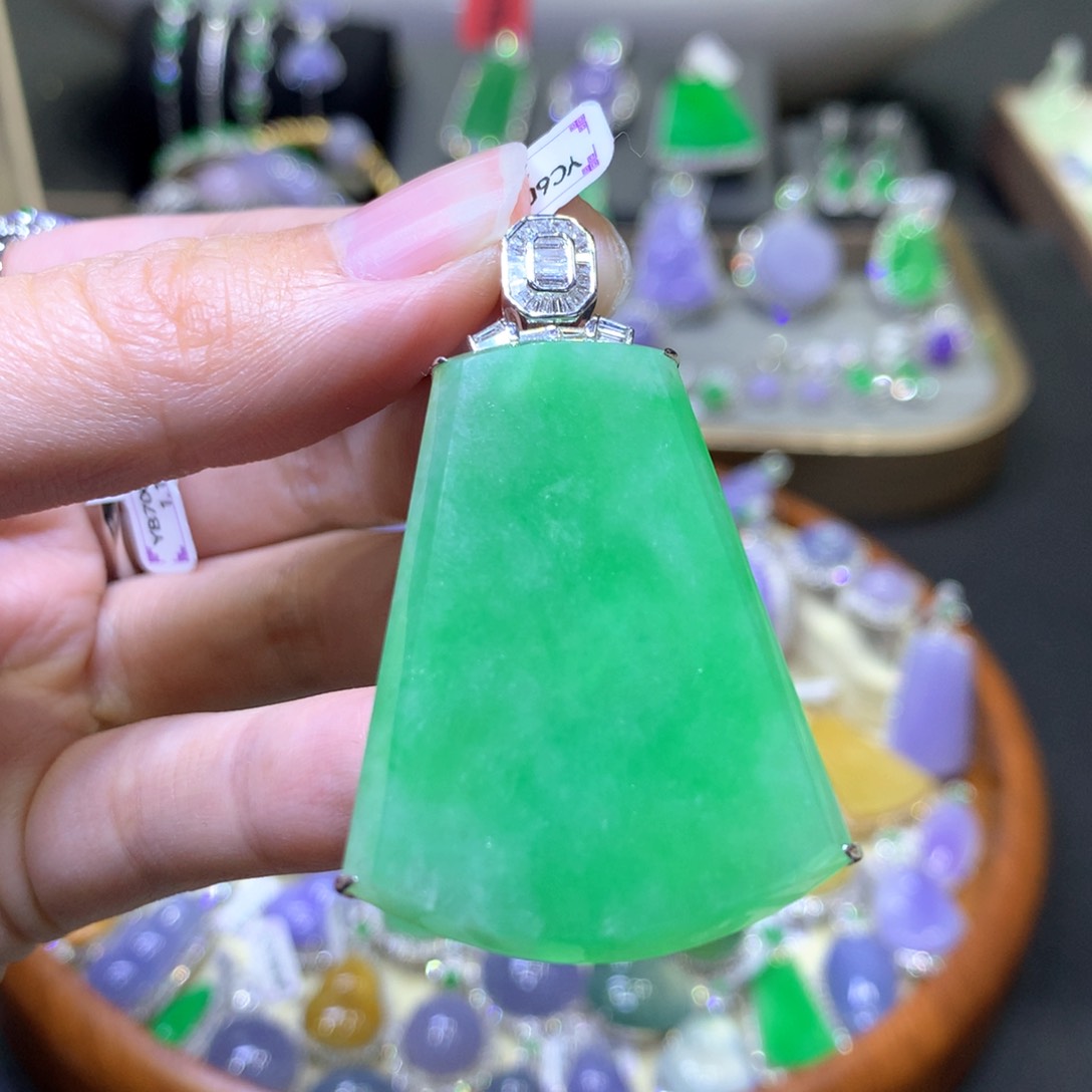 【闪购商品】翡翠颈饰18K金镶嵌翡翠吊坠项链