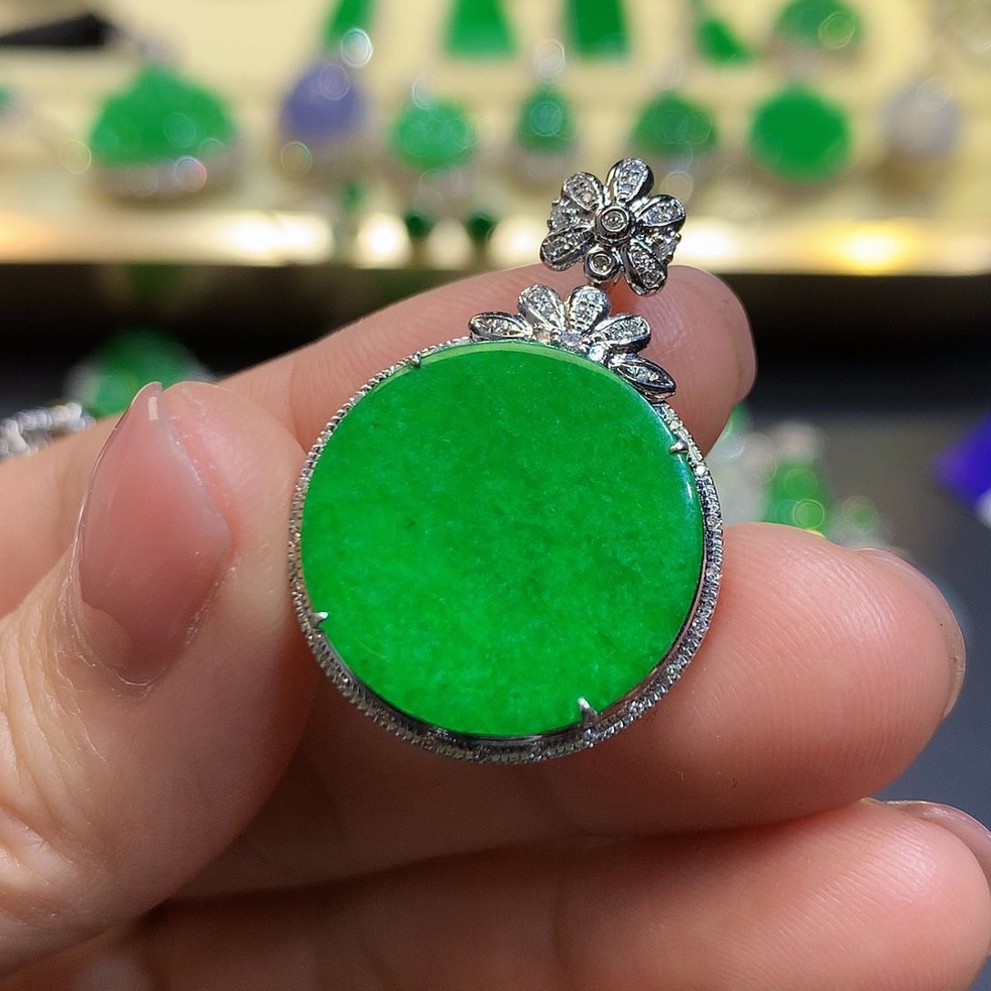 翡翠吊坠(不含链)18K金镶嵌