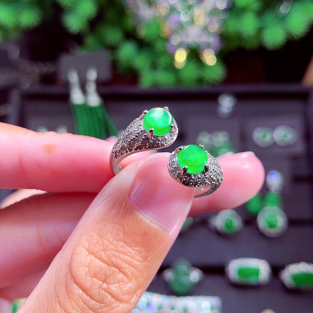 颈饰未镶嵌翡翠天然