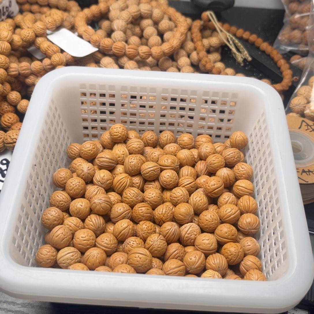 王***良文玩核桃吊坠野生小桃核