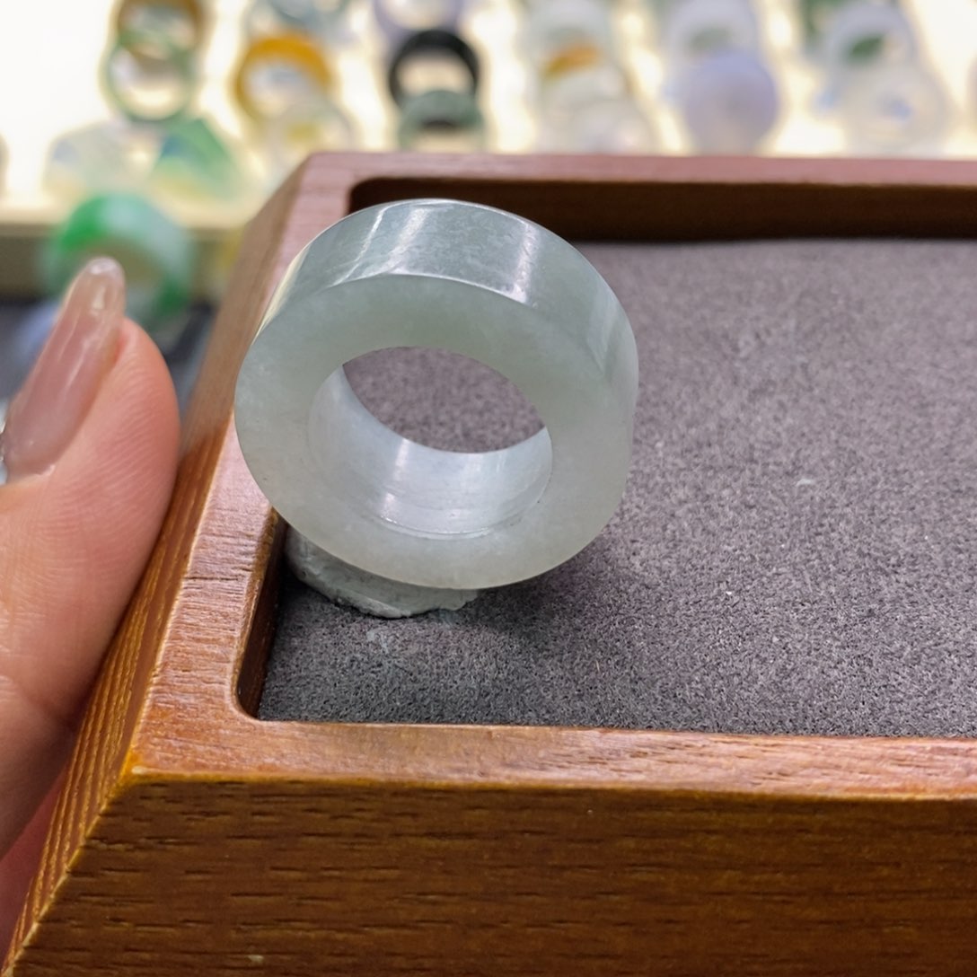 定制翡翠未镶嵌戒指