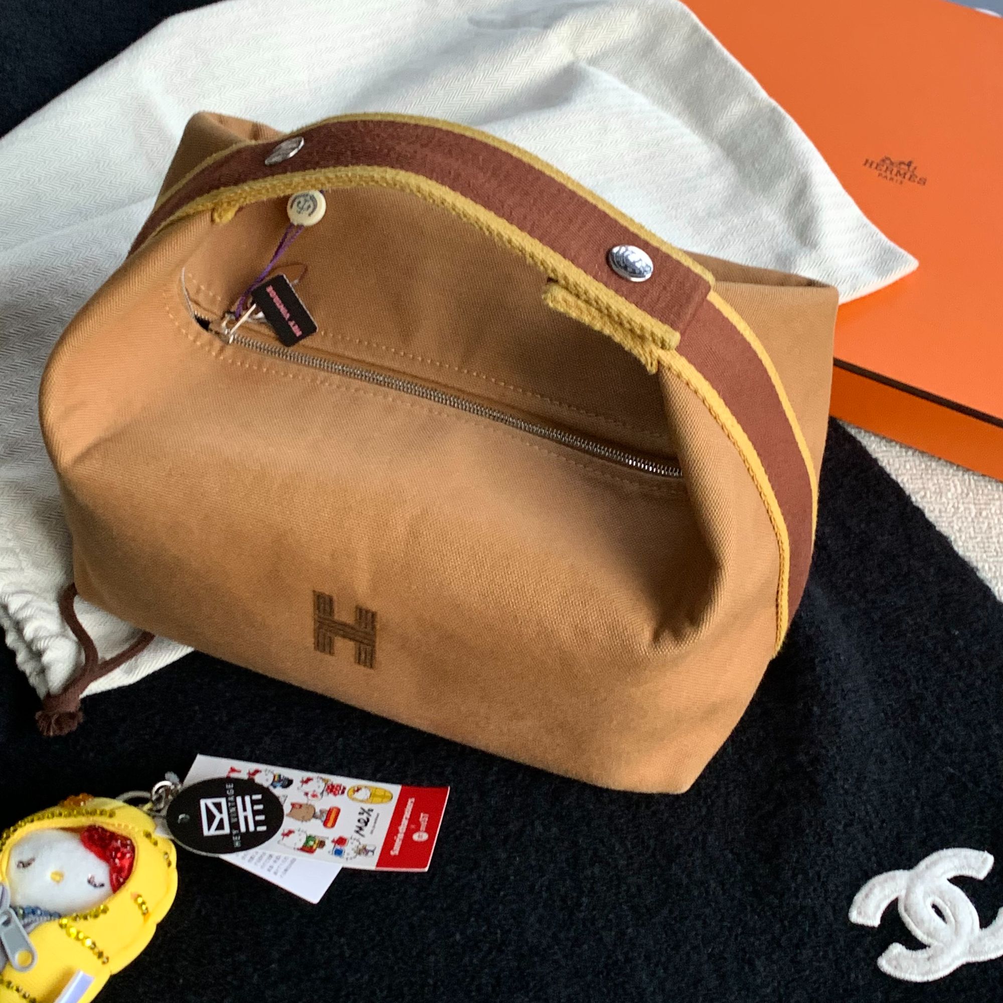 95新 Hermes/爱马仕 芝麻饼干色大号饭盒包 25cm 17919254