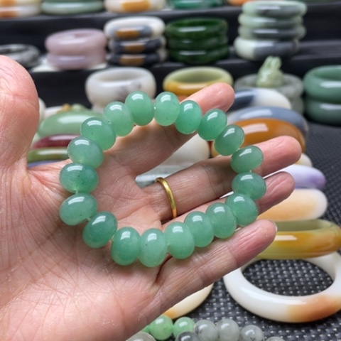 石英岩玉未镶嵌手镯