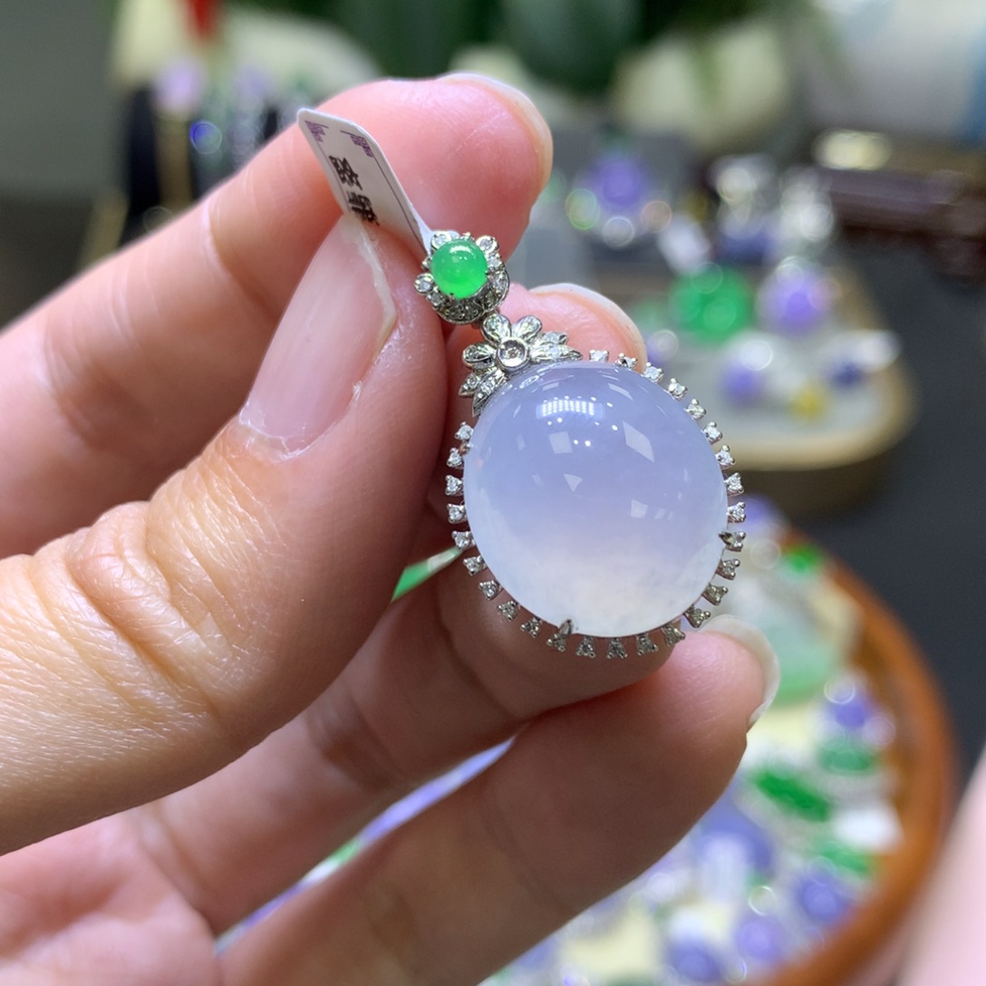 翡翠颈饰18K金镶嵌翡翠吊坠项链