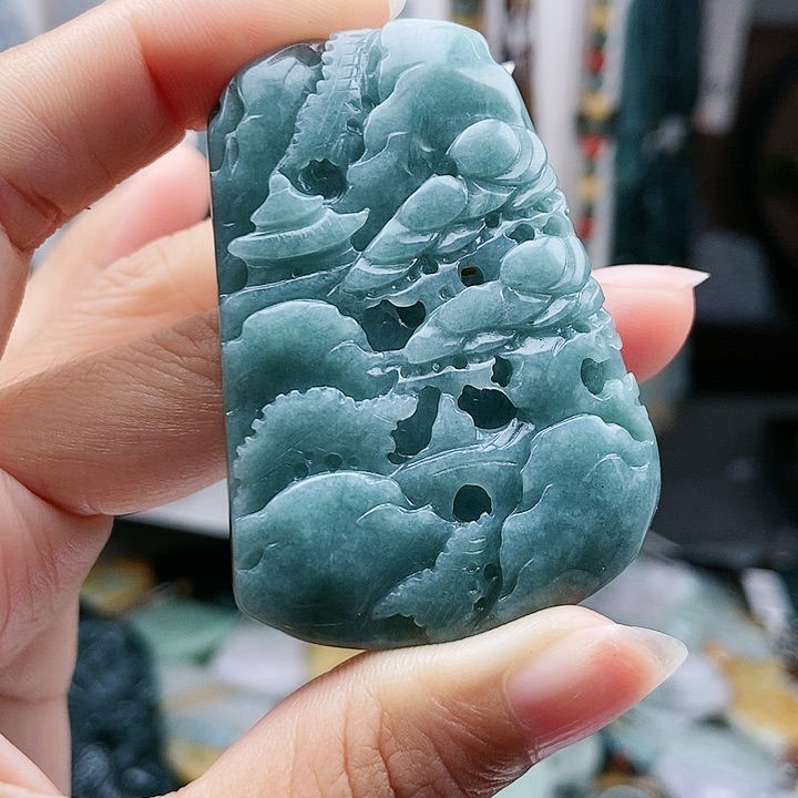 颈饰足铂镶嵌翡翠翡翠