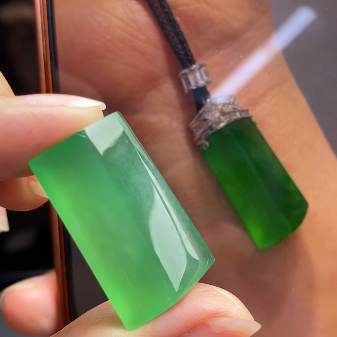 定制翡翠未镶嵌     行家冰甜绿无事柱