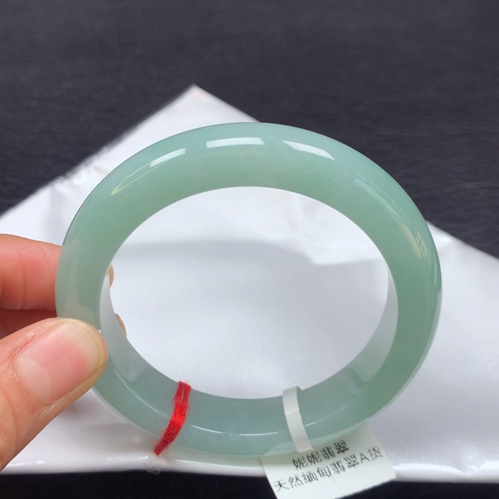 翡翠手镯未镶嵌55圈