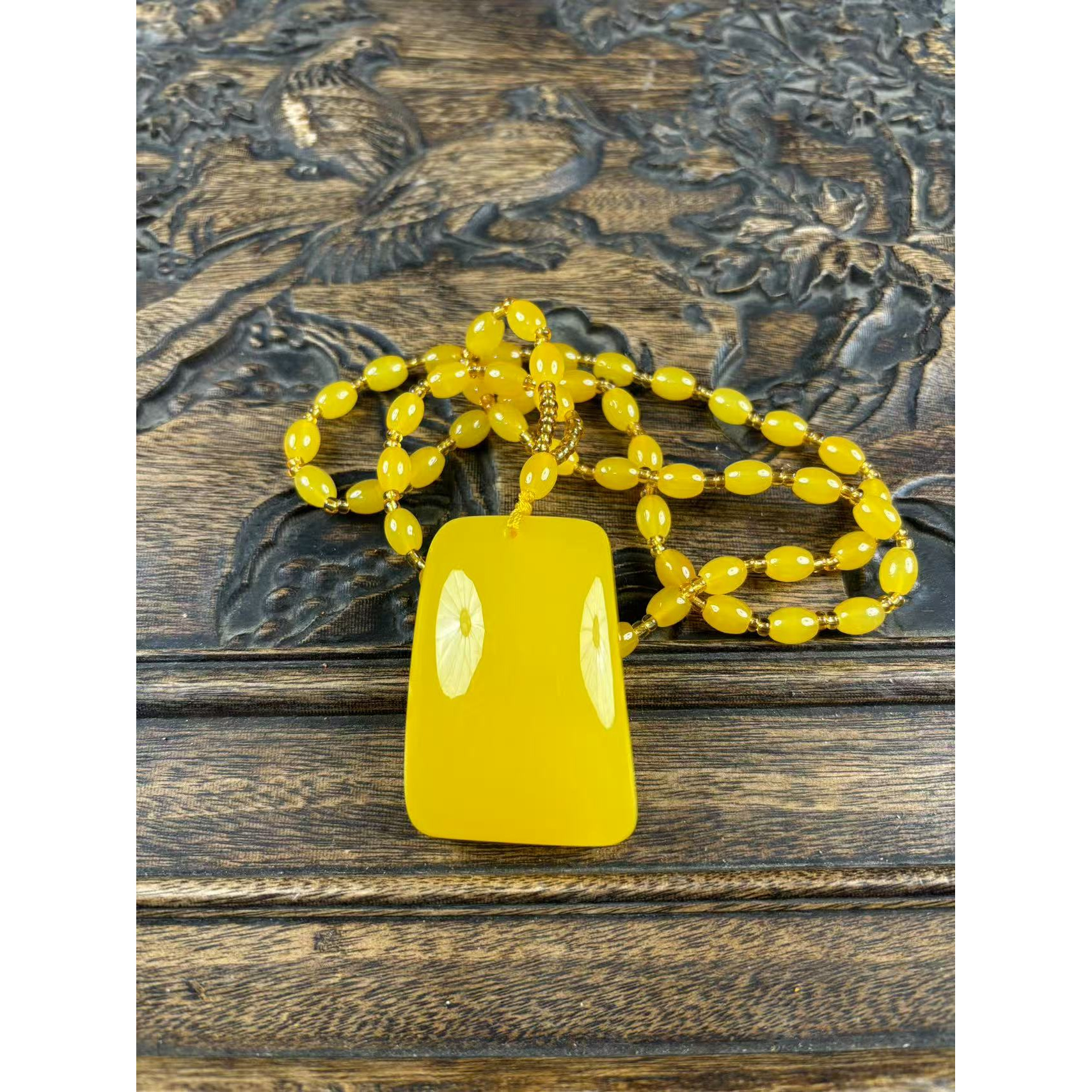 蜜蜡鸡油黄无事牌吊坠一个{小七甄选}