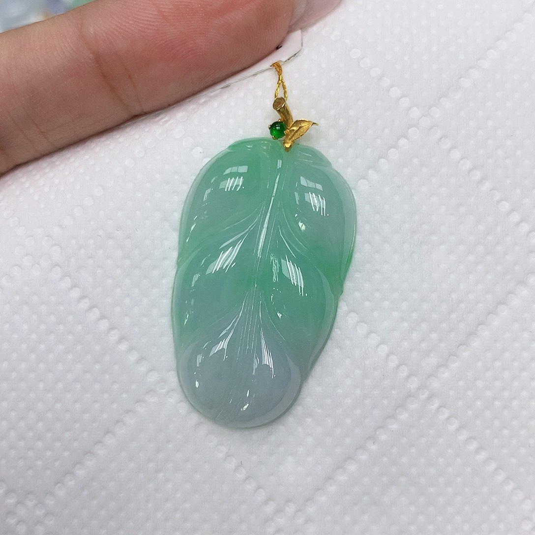 颈饰18K金镶嵌翡翠