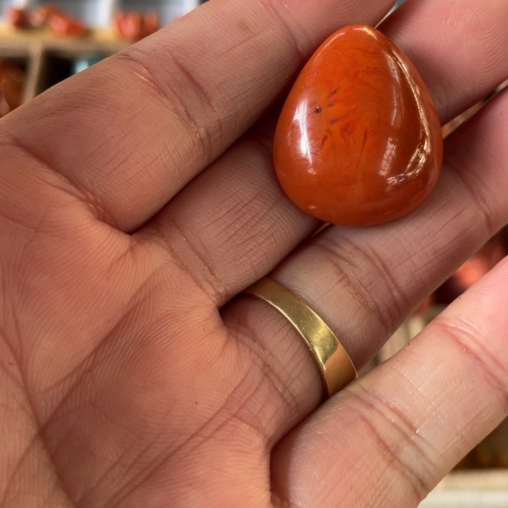 南红玛瑙吊坠未镶嵌