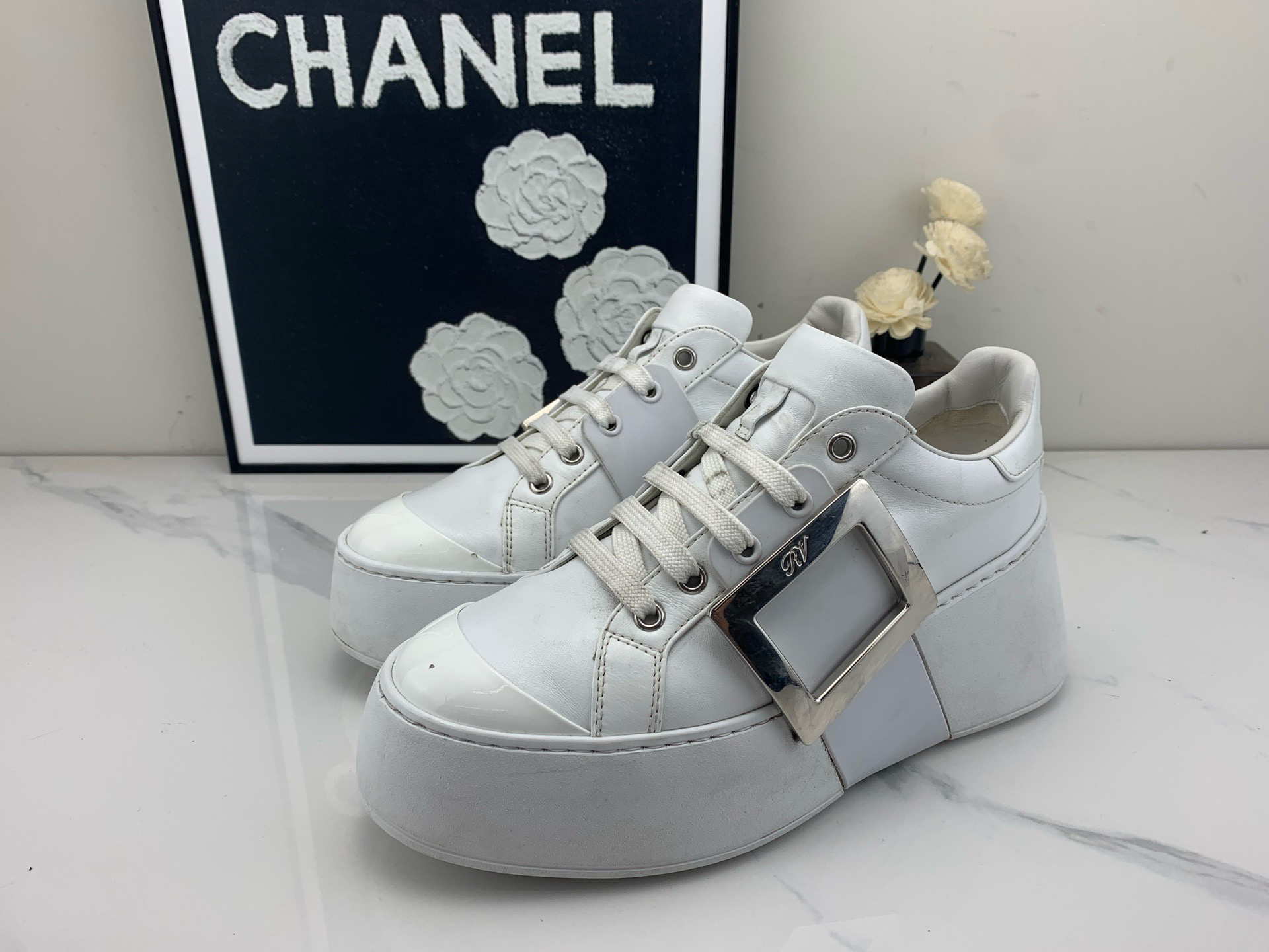 95新 Roger Vivier/罗杰·维威耶 方扣运动鞋 36.5码/mg00267