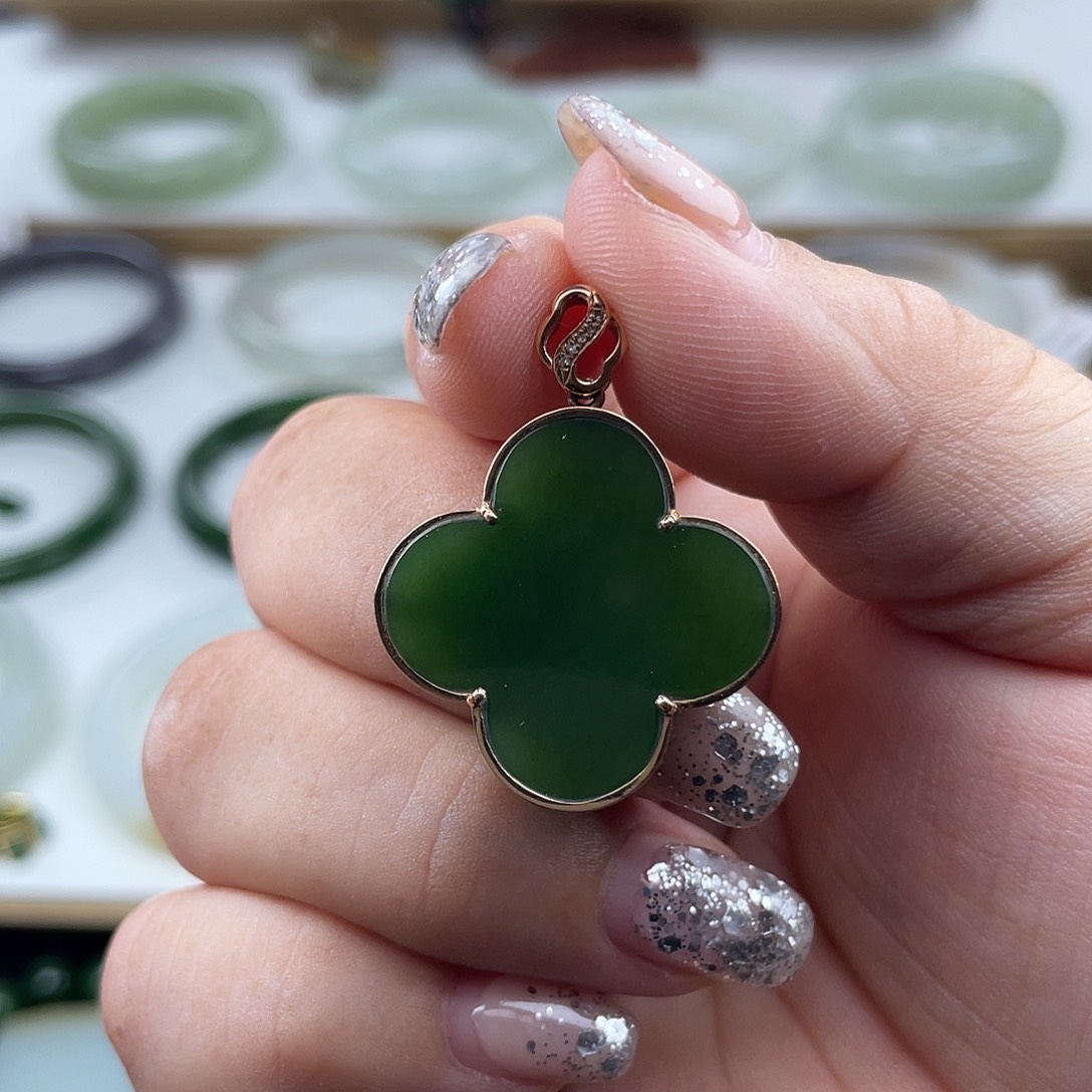 和田玉（碧玉）18K金镶嵌颈饰