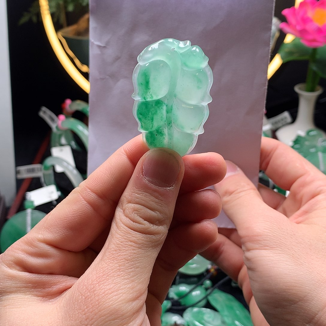 石英质玉吊坠未镶嵌一**理