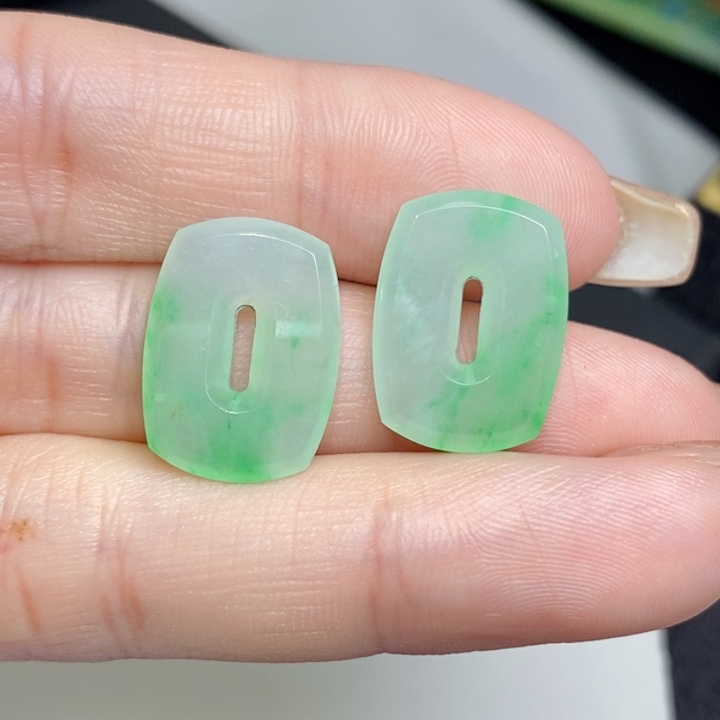 翡翠未镶嵌耳饰福贝