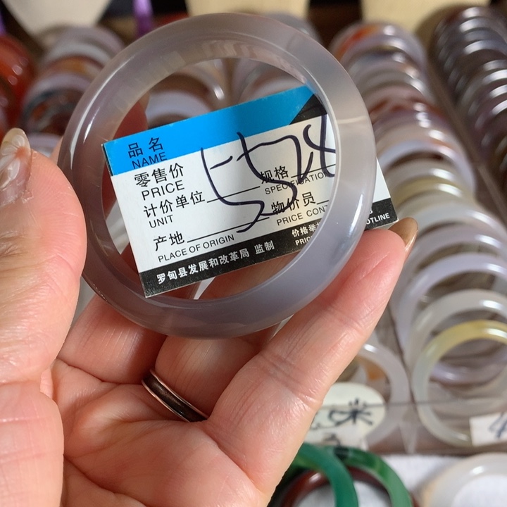 玛瑙/玉髓手镯未镶嵌55