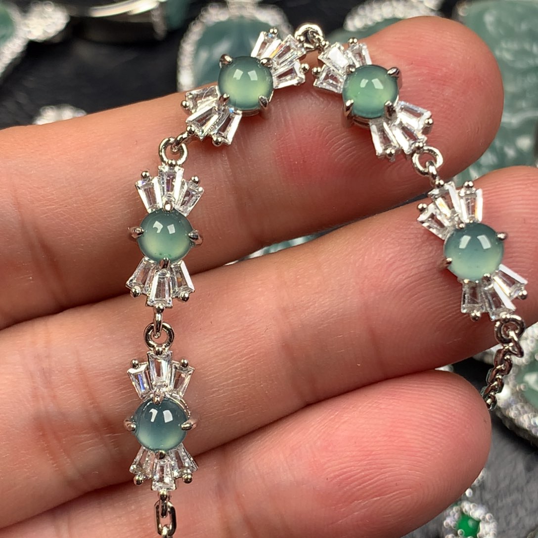 翡翠未镶嵌颈饰手链