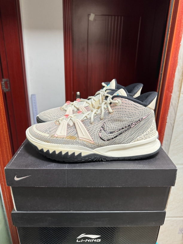 44码 欧文7 白蓝粉 数学公式 9新成色 无原盒 篮球鞋