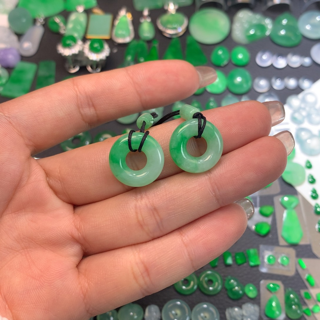 翡翠颈饰未镶嵌裸石甜甜圈