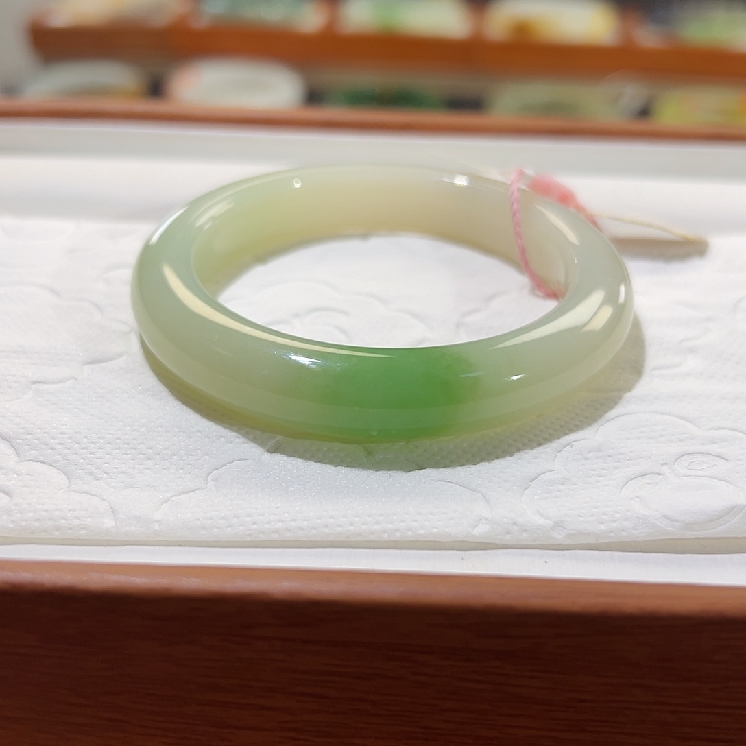 和田玉手镯未镶嵌小*