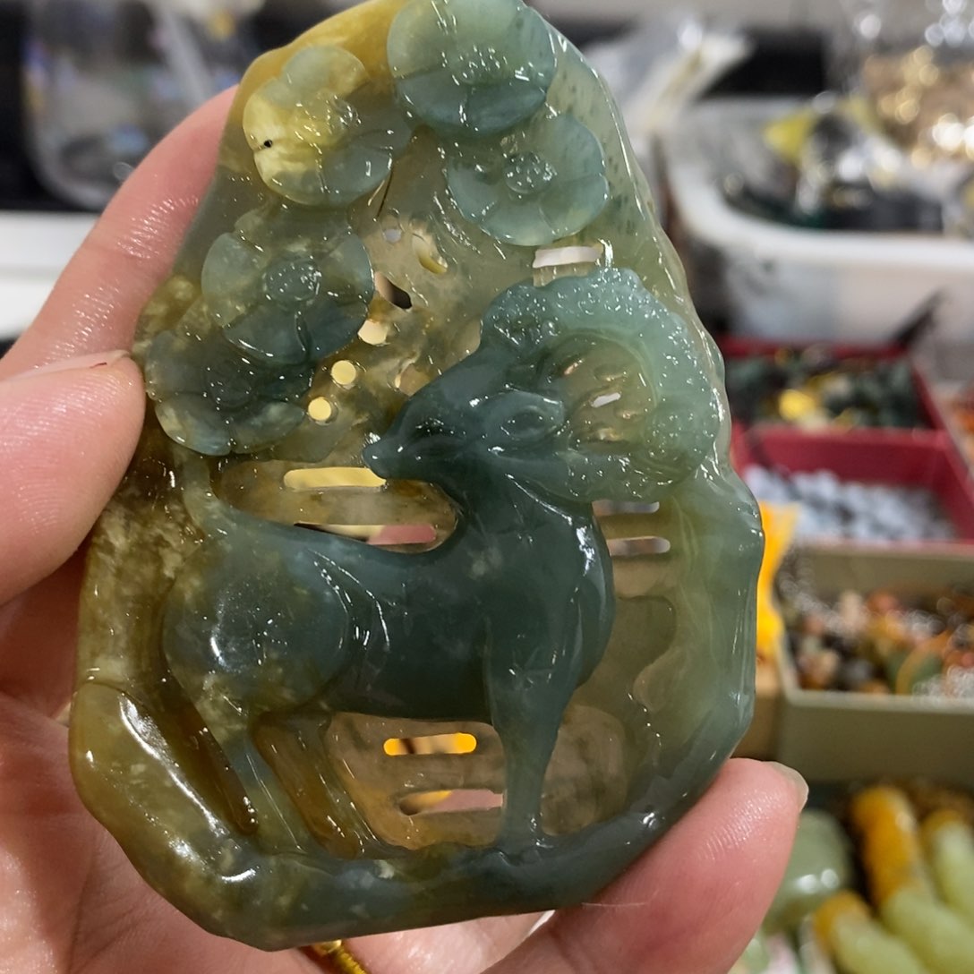 蛇纹石玉颈饰未镶嵌