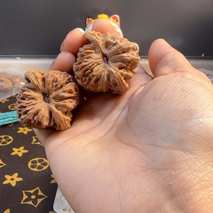 耿***）桃核吊坠核桃核桃