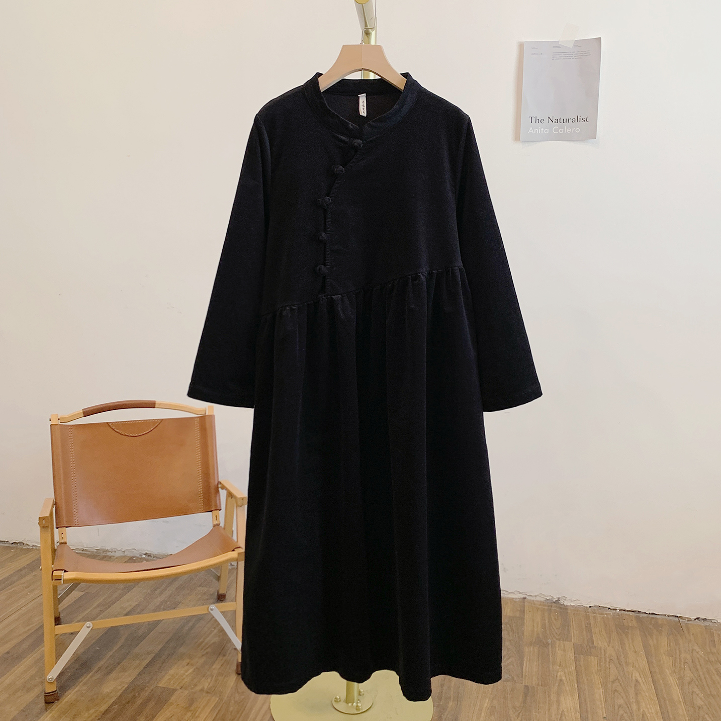 夜澜Y3337灯芯绒盘扣立领连衣裙