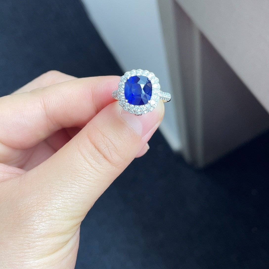 蓝宝石戒指18K金镶嵌3.83ct