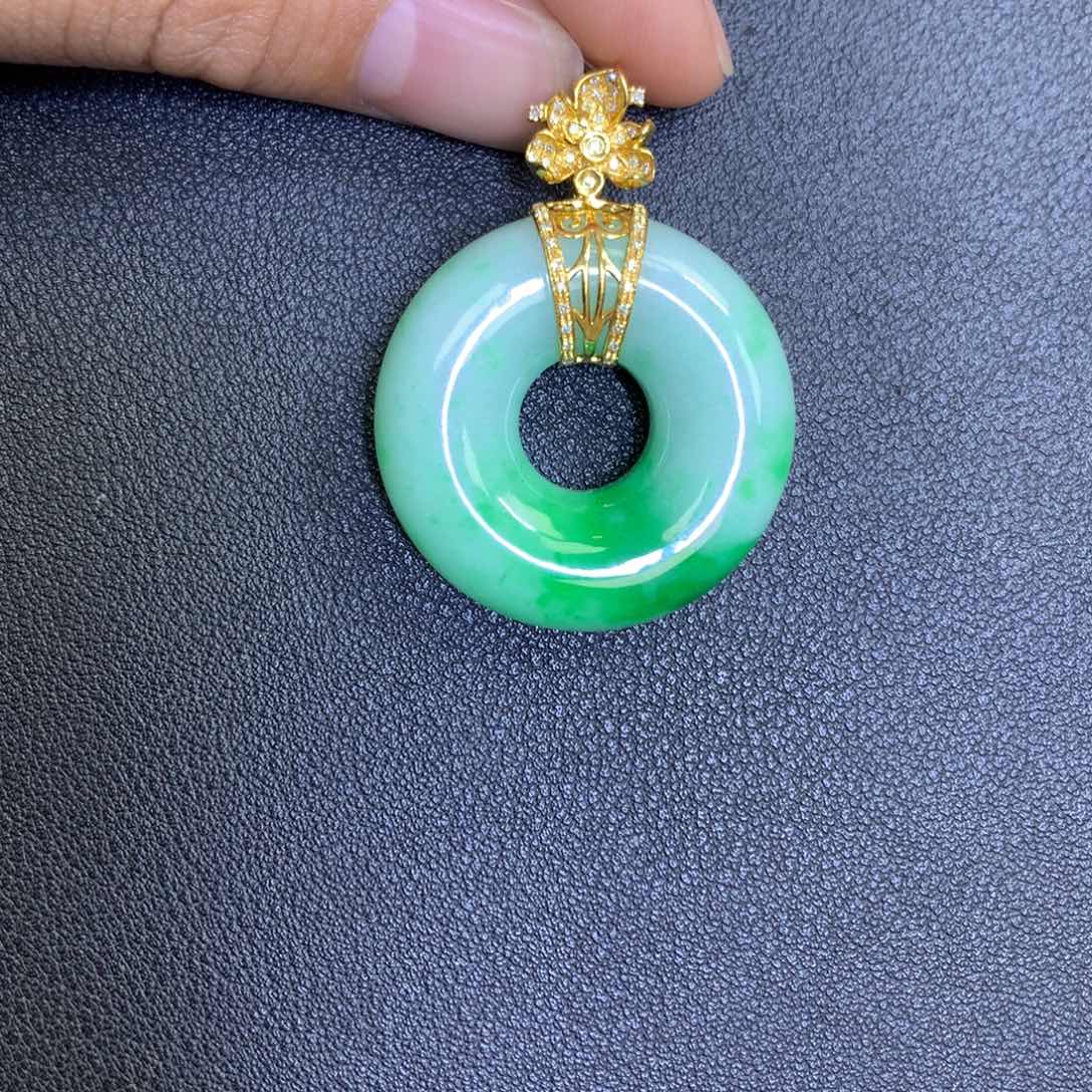 翡翠颈饰18K金镶嵌翡翠
