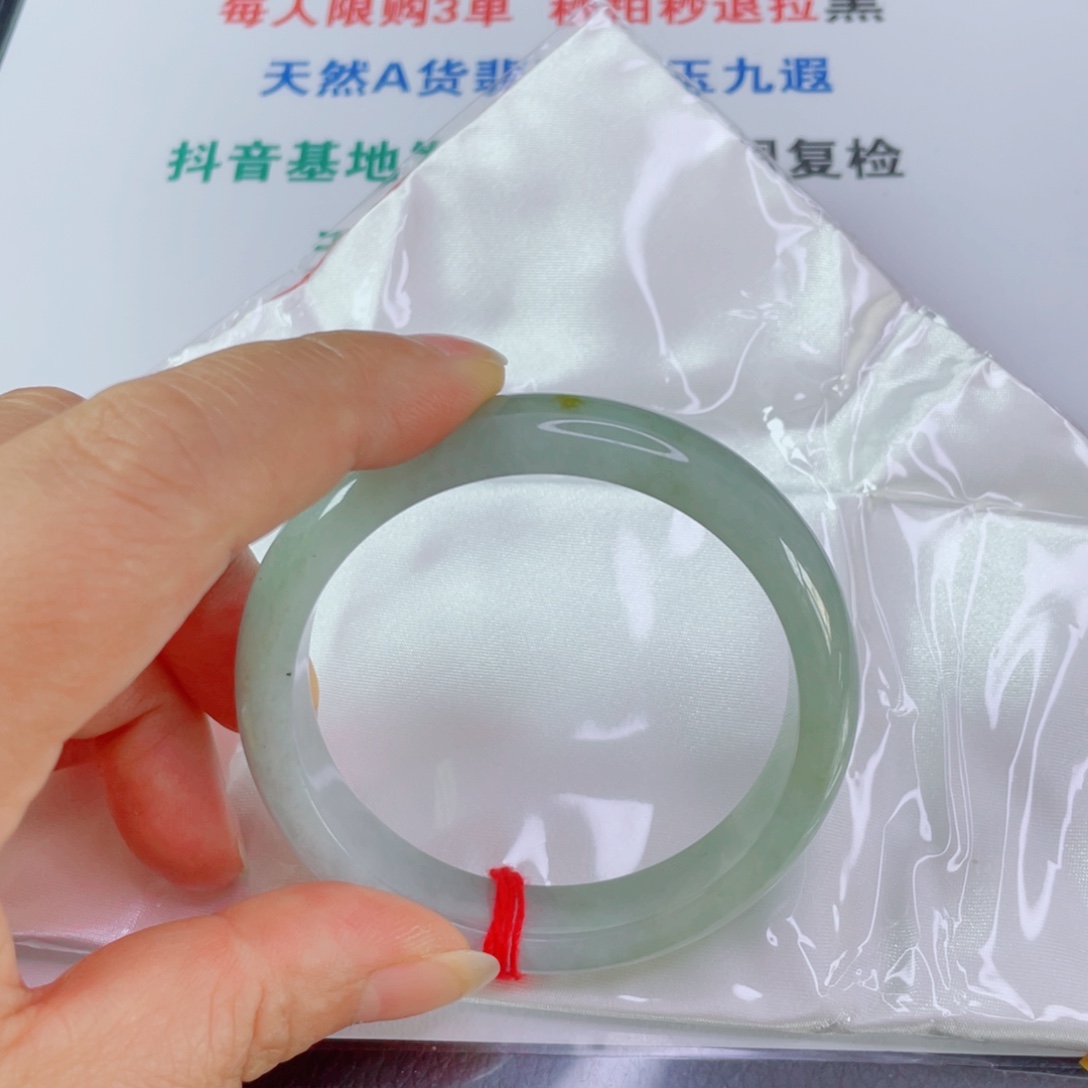 小***当翡翠手镯未镶嵌天然翡翠手镯