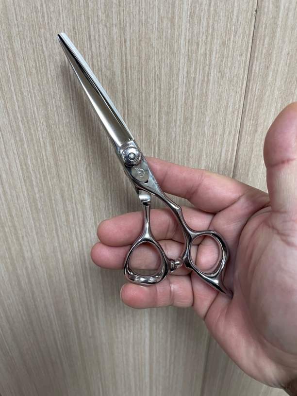 日本剪刀富士6寸综合手柄后换的偏重成色好吃厚又耐用