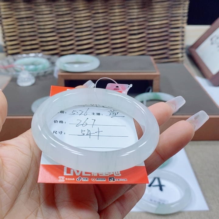 石英质玉手镯未镶嵌王****?