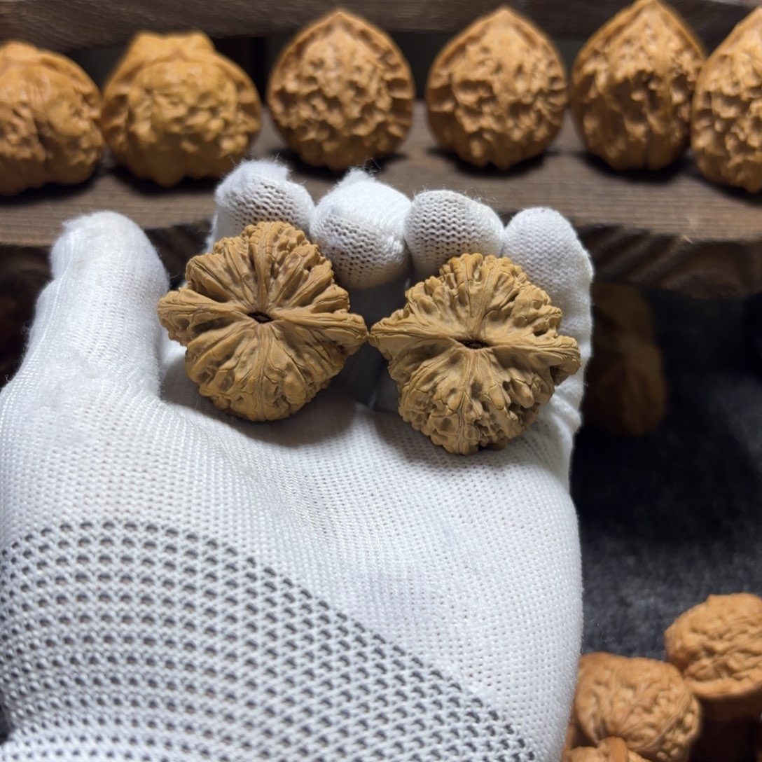 生***花把件文玩核桃承德密纹红玛瑙38边
