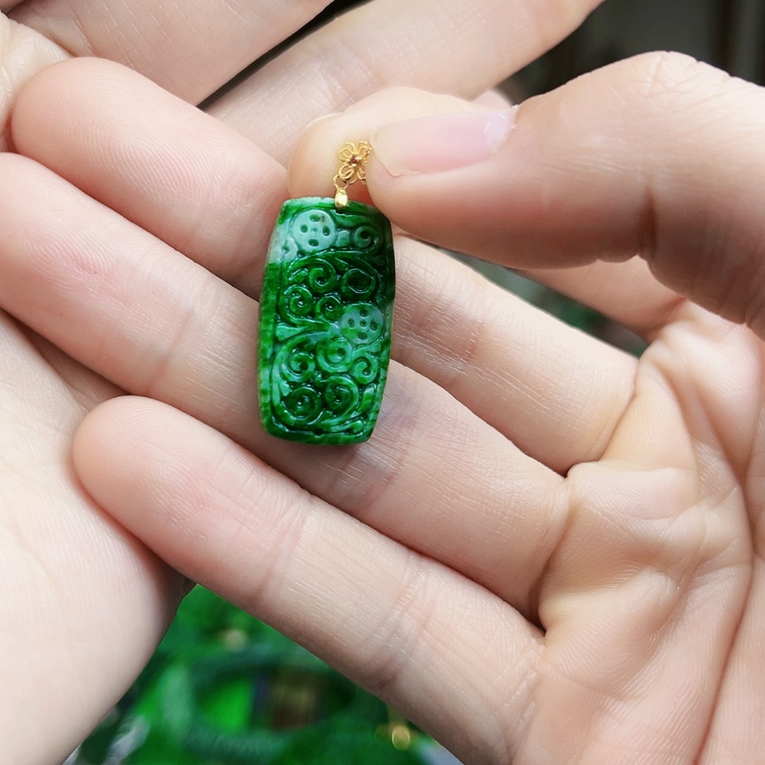 翡翠颈饰18K金镶嵌吊坠