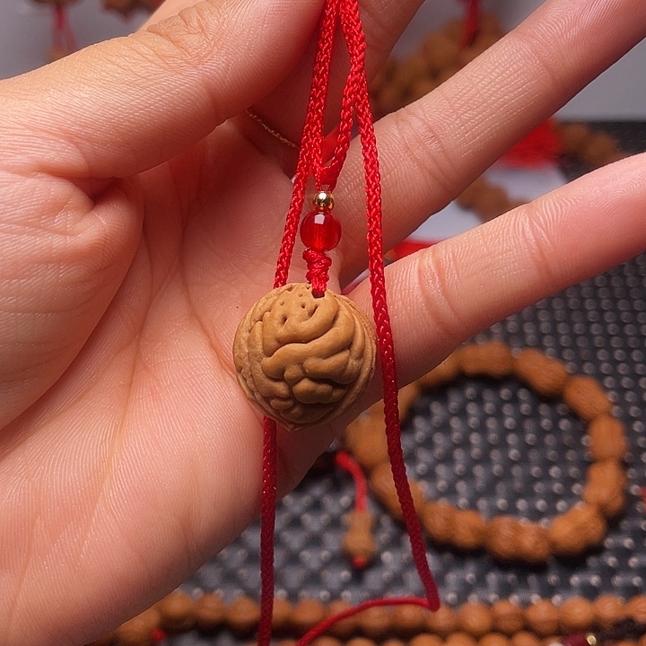 木质类龙纹桃枭挂件