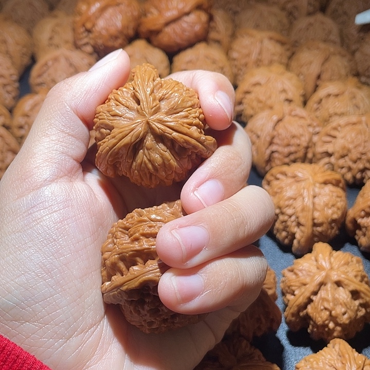 彼***一吊坠文玩核桃小妹三棱