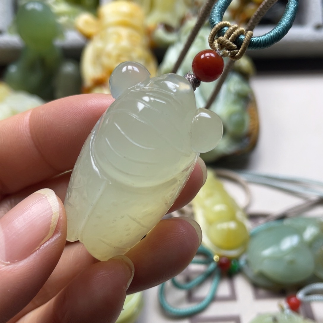 蛇纹石玉颈饰未镶嵌吊坠