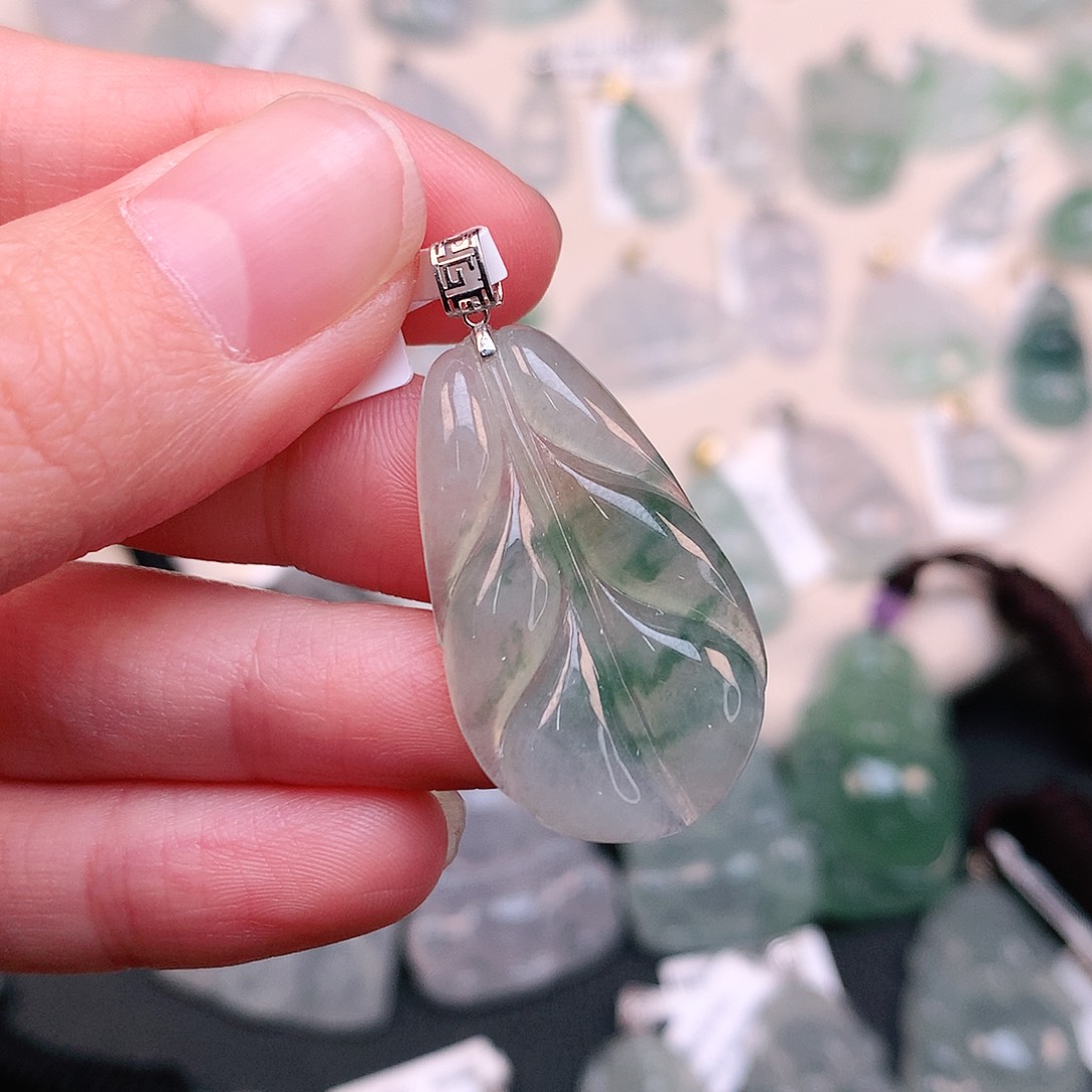 翡翠颈饰18K金镶嵌飘花大叶子36、31、18、4