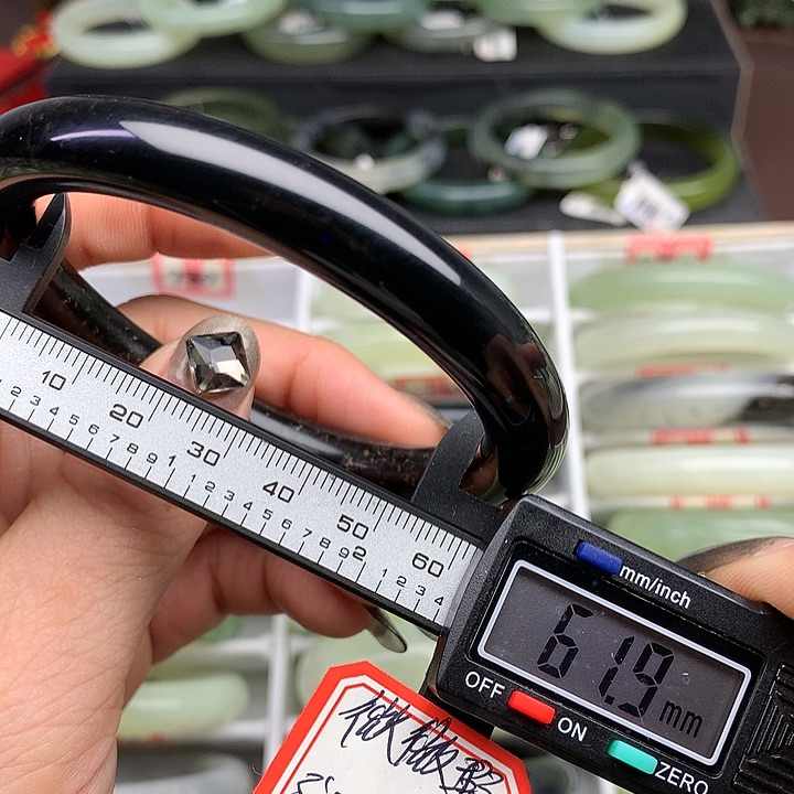 蛇纹石玉手镯未镶嵌780